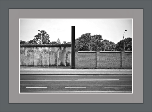 Main image The Two Walls