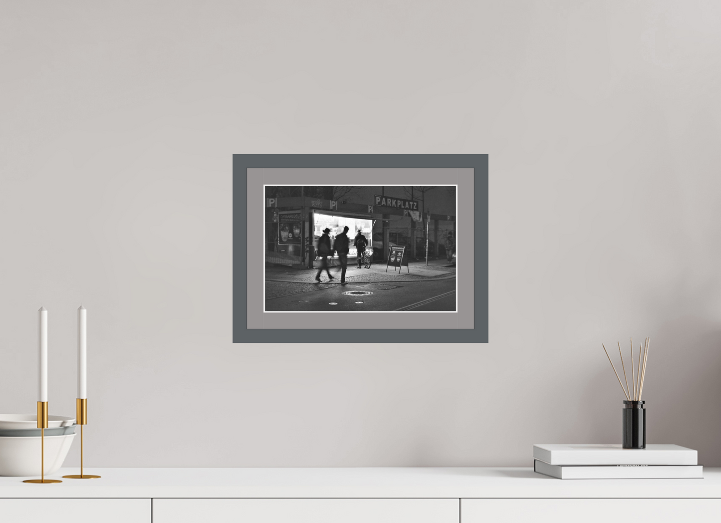 12 x 8″, Solid Wood Frame with Passse-partout Zu Fuss