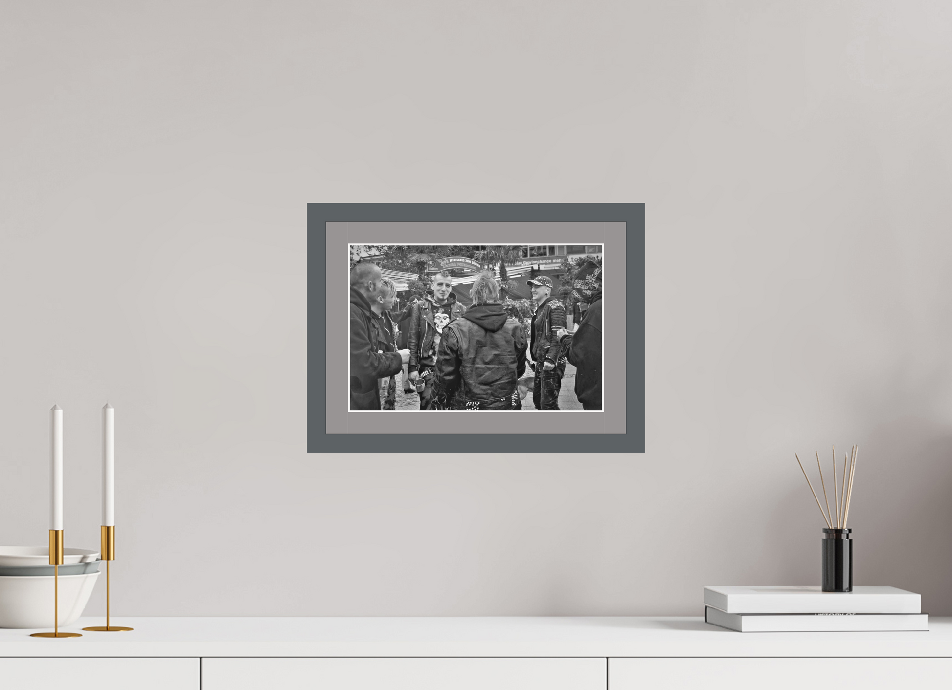 12 x 8″, Solid Wood Frame with Passse-partout Krienchen, Zoo Bahnhof